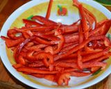 Foto del paso 5 de la receta: Pechugas en wok salteadas al vino blanco