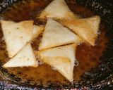A picture of step 8 of Chutney walai samosai.