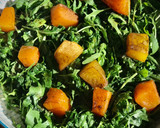Foto del paso 5 de la receta: Rúcula con calabaza asada y aliño balsámico