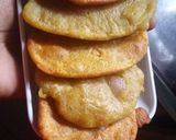 A picture of step 2 of Fried savoury pancake.
