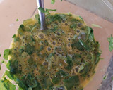 Foto del paso 2 de la receta: Tortitas de huevo con berros en salsa roja