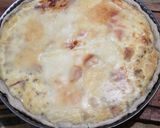Foto del paso 6 de la receta: Tarta de jamón y queso sin tapa con masa casera