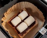 Foto langkah ke 2 dari resep Hazelnut Marshmallow Toast 🍞.