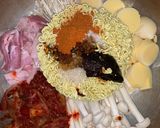 Foto langkah ke 2 dari resep Budae Jjigae.