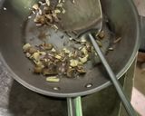 Foto langkah ke 1 dari resep Mie Rebus Ayam Bawang.
