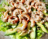 Foto del paso 5 de la receta: Ensalada de langostinos, naranja y aguacate
