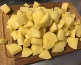 Une image de l'étape 2 de Pommes de terre et courgettes au bouillon de chapon.