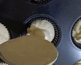 Foto langkah ke 5 dari resep Cupcake Bolu Pisang Keju.