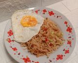 Foto langkah ke 5 dari resep Mie Goreng Instan Simpel.