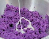 Foto langkah ke 2 dari resep Ube Puff Pastry Bites.
