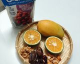 Hình bước làm 1 của món Sinh tố xoài mix cam & hạt