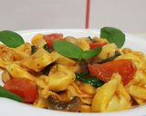 Pas rețetă Tortellini cu brânză și roșii cherry, în sos alb 3 fotografie