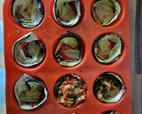Foto del paso 3 de la receta: Muffins de berenjena y calabacín con verduritas y pollo