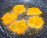 Foto langkah ke 4 dari resep Dadar Jagung / Bakwan Jagung.