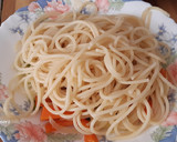 Foto del paso 6 de la receta: Espaguetis con verduras salteadas y salsa de queso