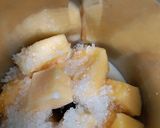 A picture of step 3 of Muskmelon popsicle.
