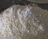 A picture of step 2 of Gènoise Strawberries & Cream.