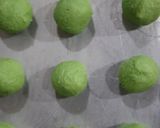 Foto langkah ke 4 dari resep Cookies Maizena Pandan Almond.