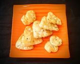 A picture of step 7 of Kalonji khasta papdi.