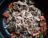 Foto langkah ke 4 dari resep Tumis Bunga Pepaya dan Kacang Panjang.
