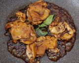 Foto langkah ke 3 dari resep Ayam adobo khas Filipina.