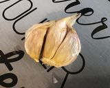 Une image de l'étape 2 de Côtes de porc aux tomates, ail rose et fanes de navets.