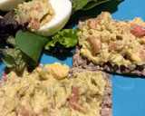 Foto del paso 3 de la receta: Huevos rellenos de aguacate y atún