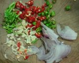 Foto langkah ke 2 dari resep Tempe goreng sambal matah.