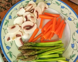 Foto del paso 3 de la receta: Lubina rellena de verduras sobre crema de espárragos