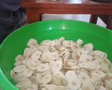 Foto langkah ke 1 dari resep Keripik pisang coklat.