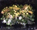 Une image de l'étape 6 de Truites aux oignons nouveaux,pignons de pin et citron confit.