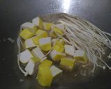 Foto langkah ke 2 dari resep Sayur tahu jamur enoki.