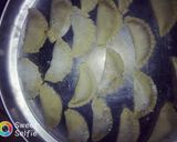 A picture of step 5 of Mini-Meatpie.