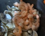 Foto del paso 4 de la receta: Espaguetis con almejas y gambones