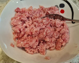 Foto del paso 2 de la receta: Albóndigas de carne y champiñones en salsa de tomate y calabacín