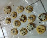 Foto langkah ke 3 dari resep Cookies Teflon (bisa untuk adonan castengel teflon).