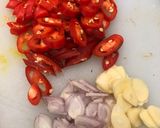Foto langkah ke 1 dari resep Tumis Jamur Pedas.