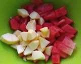 A picture of step 1 of Apple and Watermelon Juice.