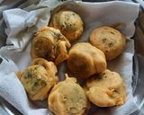 A picture of step 6 of Mumbai famous street side vada pav.