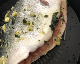 Foto del paso 3 de la receta: Dorada al vapor con jamón y albahaca en mambo