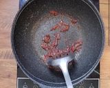 รูปขั้นตอนการทำที่ 2 ของ หมูผัดกะปิ