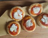Foto del passaggio 13 della ricetta Pizzette soffici e leggere senza zucchero