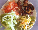 Foto del paso 3 de la receta: Wrap con pollo frito a la barbacoa y guacamole