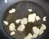 Foto del paso 4 de la receta: Ensalada de lombarda con gulas