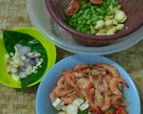 Foto langkah ke 1 dari resep Tumis udang tahu sayur.