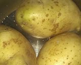 Foto del paso 1 de la receta: Papas rellenas de acelga y queso