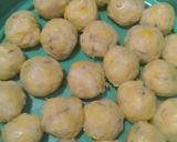 Foto langkah ke 3 dari resep Bola Bola Pisang Coklat Lumer.