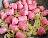 Foto del paso 5 de la receta: Gratinado de salchichas con patatas