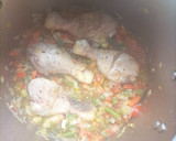Foto del paso 8 de la receta: Pollo con verduras, huevo y piñones