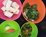 Foto langkah ke 1 dari resep Sup tahu sawi asin.